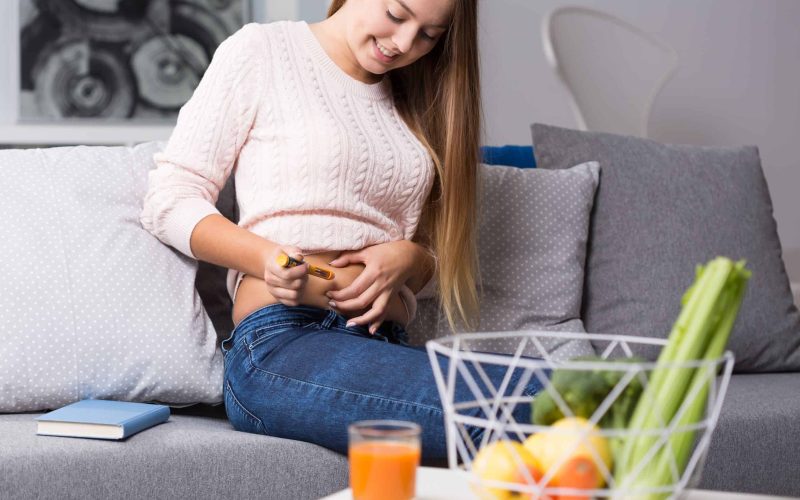 Picture of woman doing injection with insulin pen